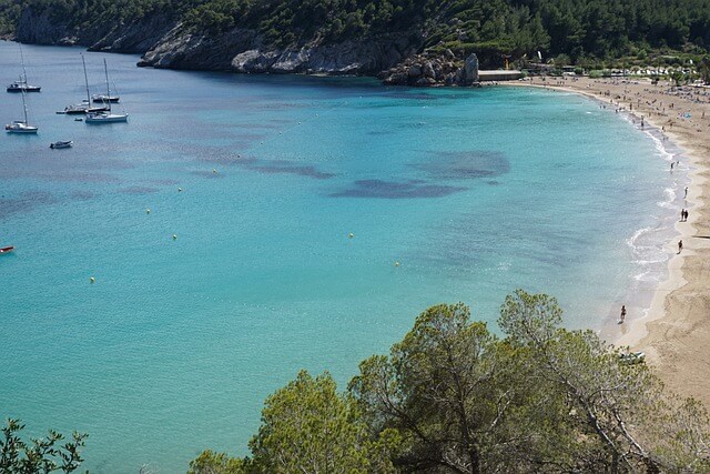 transfer from airport ibiza to ushuaia