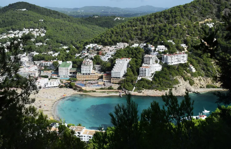 cala llonga private tranasfer