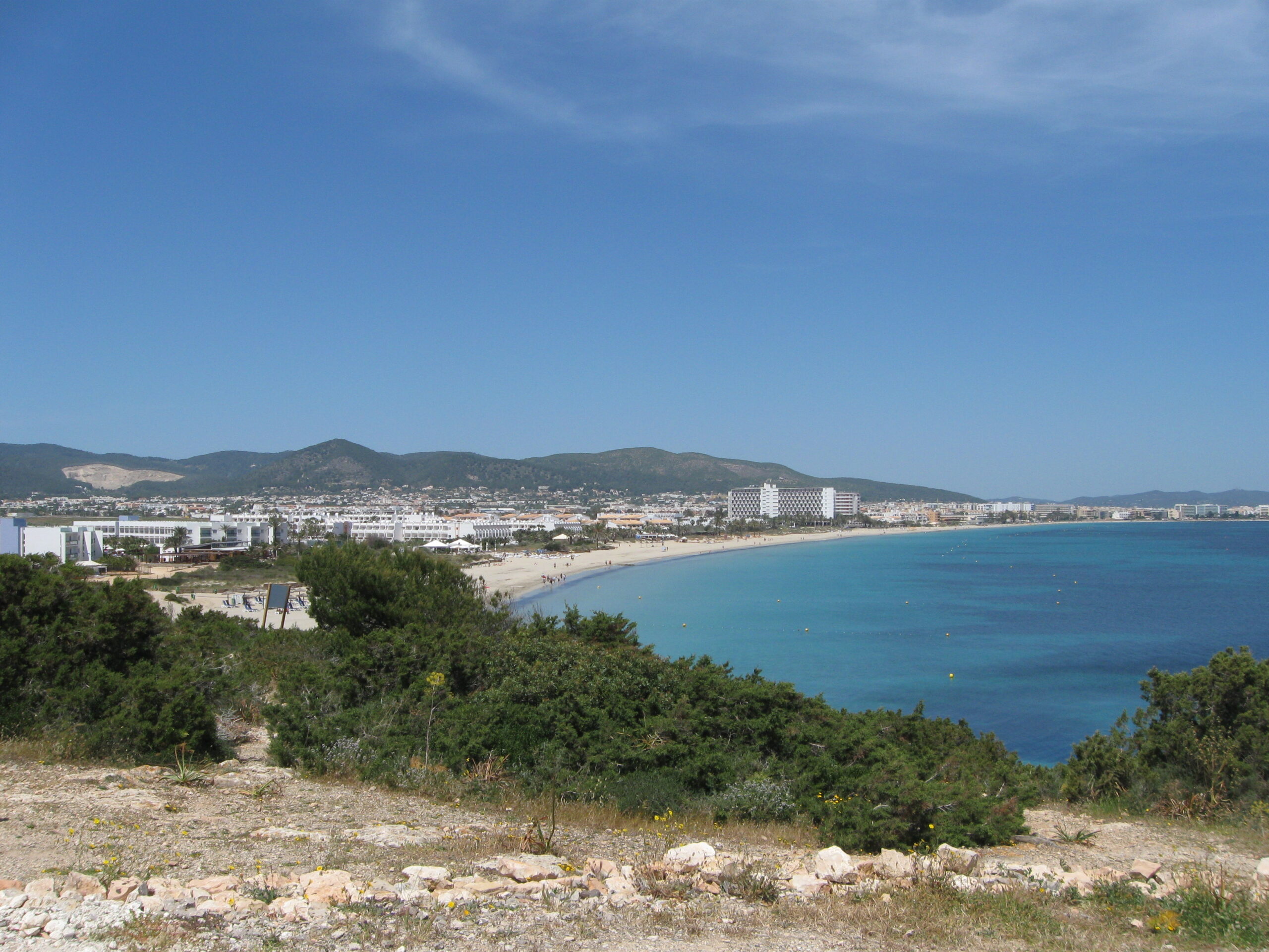 playa en bossa ibiza